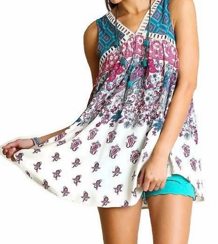 Women's Trendy Apparel Paisley Print Sleeveless Tunic In Multi