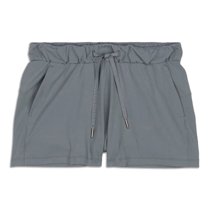 Women's Everyday Attire On The Fly Mid Rise Short - Resale