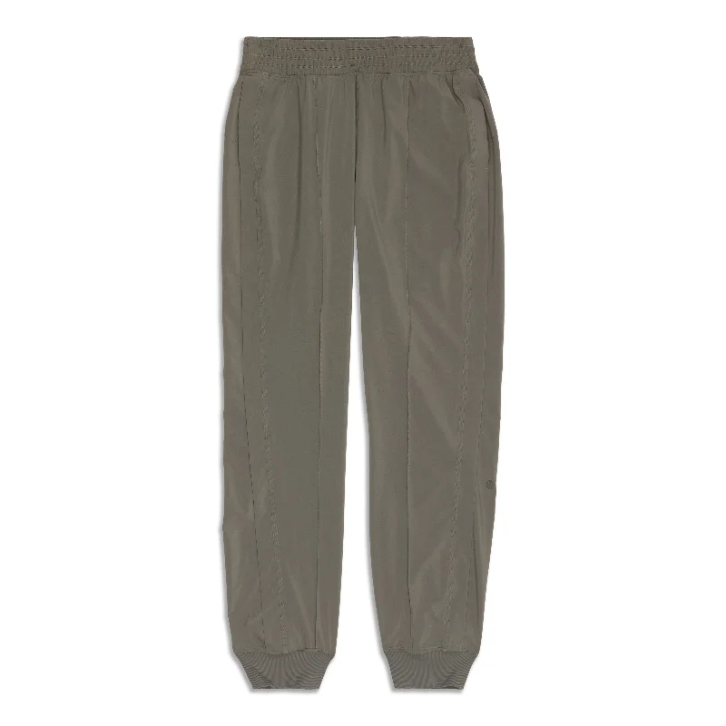 Chic Casual Style Wanderer Jogger - Resale