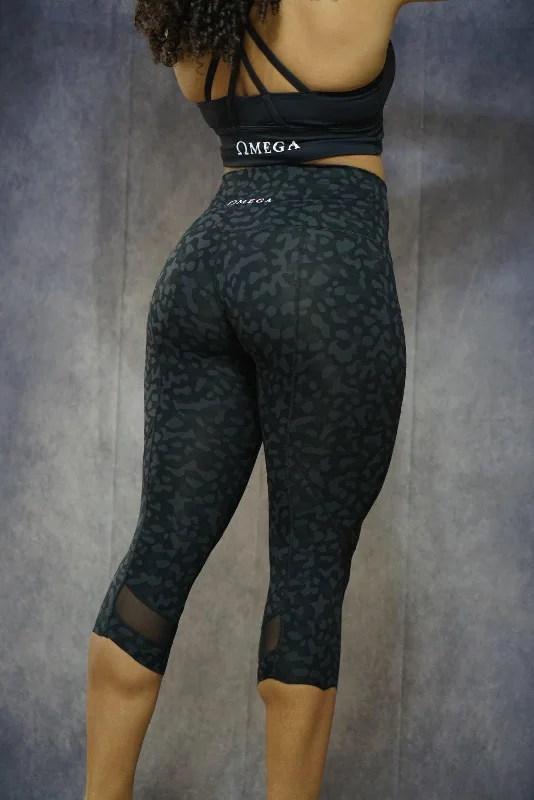 Women's Urban Fashion Breathless Leopard Capri Leggings